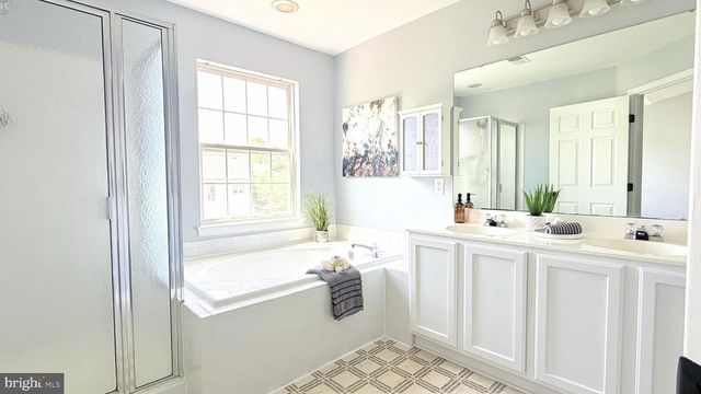 7006 ROGUE FOREST LN, Gainesville, VA 20155