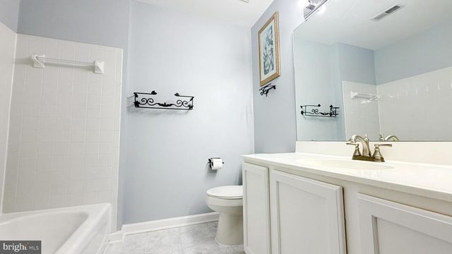 7006 ROGUE FOREST LN, Gainesville, VA 20155
