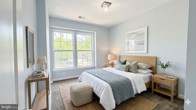 7006 ROGUE FOREST LN, Gainesville, VA 20155