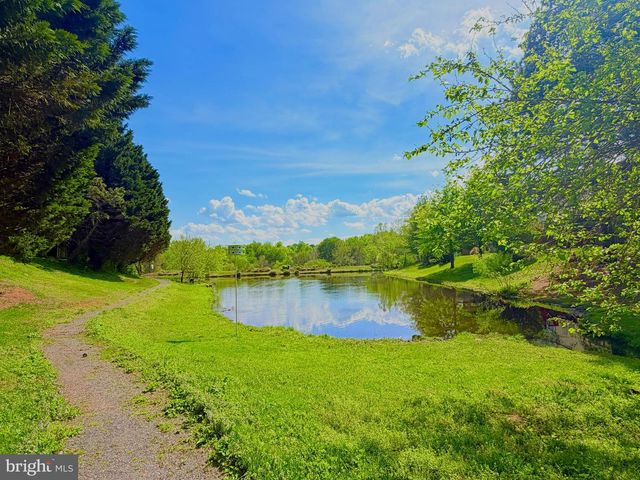 7006 ROGUE FOREST LN, Gainesville, VA 20155