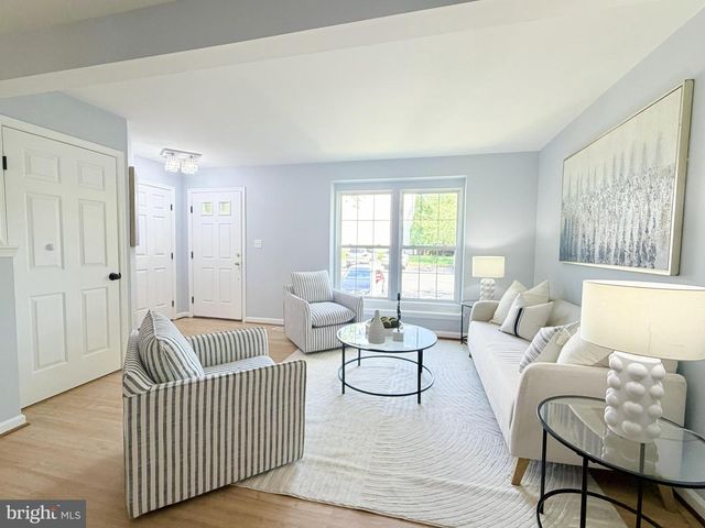 7006 ROGUE FOREST LN, Gainesville, VA 20155