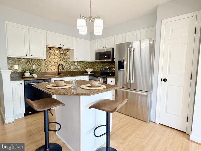 7006 ROGUE FOREST LN, Gainesville, VA 20155