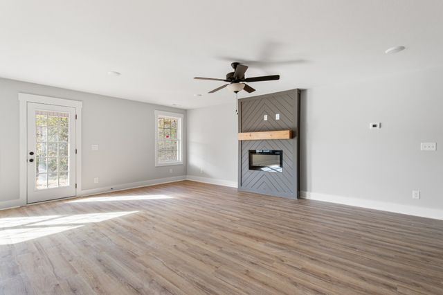 1302 Isaiah Dr, Clarksville, TN 37042