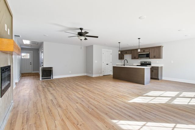 1302 Isaiah Dr, Clarksville, TN 37042