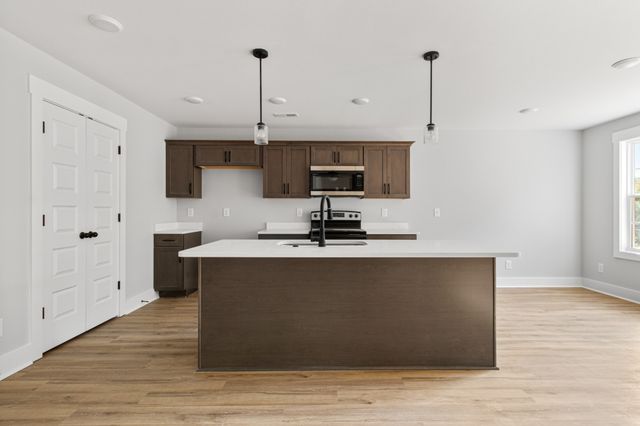 1302 Isaiah Dr, Clarksville, TN 37042