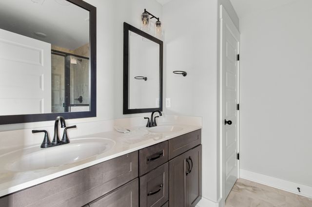 1302 Isaiah Dr, Clarksville, TN 37042