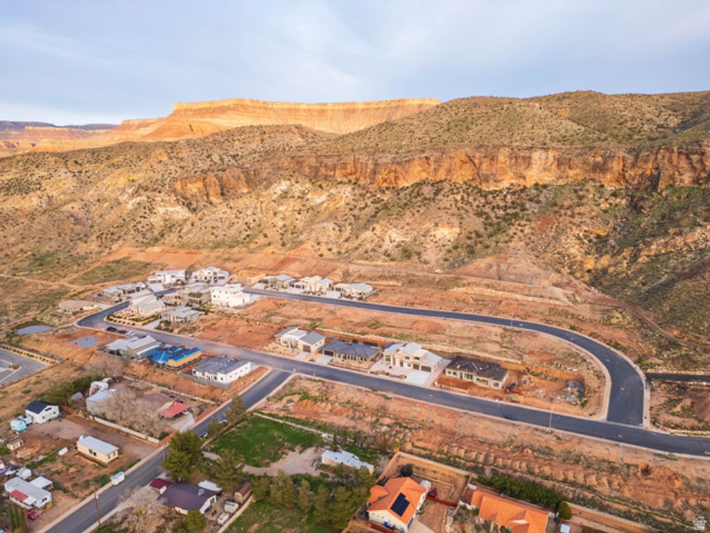 Image 2 of property listing at 339 N 250 E, La Verkin, UT 84745