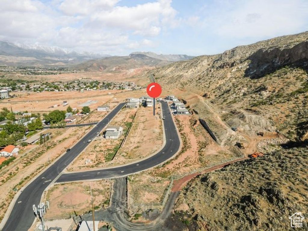 Image 3 of property listing at 339 N 250 E, La Verkin, UT 84745