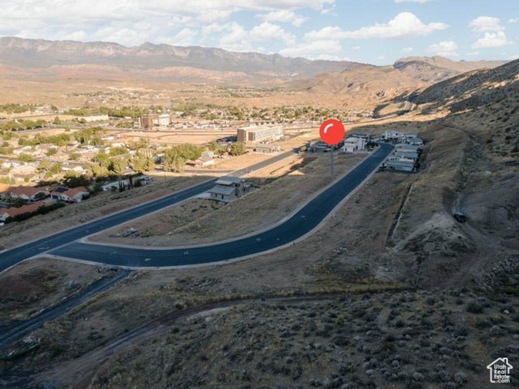 Image 5 of property listing at 339 N 250 E, La Verkin, UT 84745