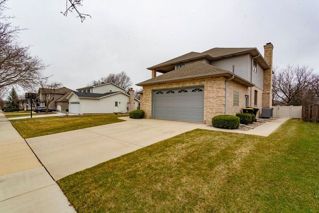 902 Somerset Drive, Carol Stream, IL 60188