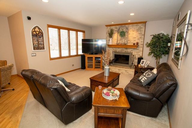 902 Somerset Drive, Carol Stream, IL 60188
