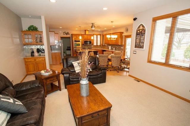 902 Somerset Drive, Carol Stream, IL 60188