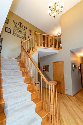 902 Somerset Drive, Carol Stream, IL 60188