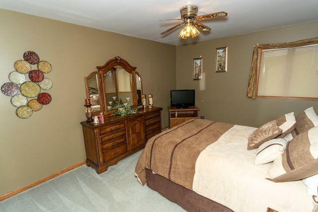 902 Somerset Drive, Carol Stream, IL 60188