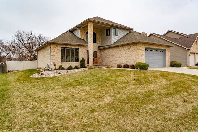 902 Somerset Drive, Carol Stream, IL 60188