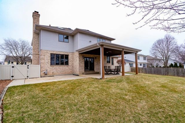 902 Somerset Drive, Carol Stream, IL 60188