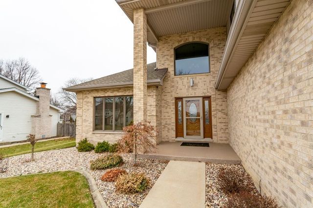 902 Somerset Drive, Carol Stream, IL 60188