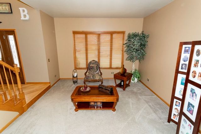 902 Somerset Drive, Carol Stream, IL 60188