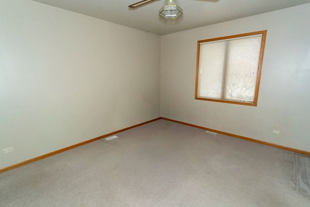 902 Somerset Drive, Carol Stream, IL 60188