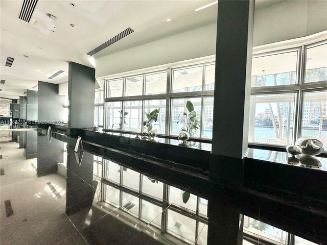 335 S Biscayne Blvd 2702, Miami, FL 33131