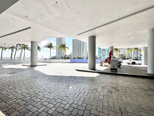 335 S Biscayne Blvd 2702, Miami, FL 33131