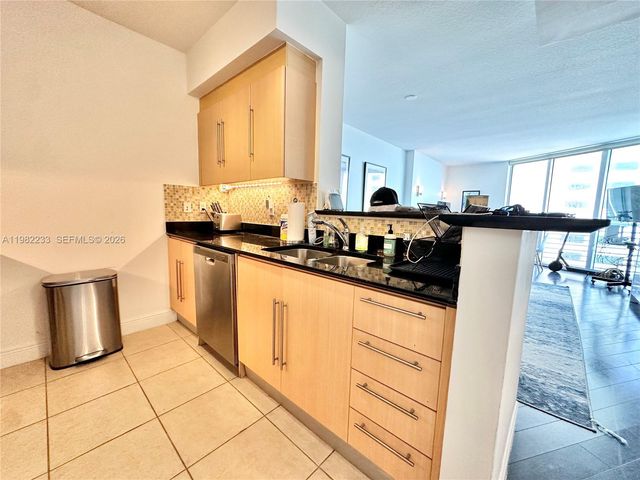 335 S Biscayne Blvd 2702, Miami, FL 33131