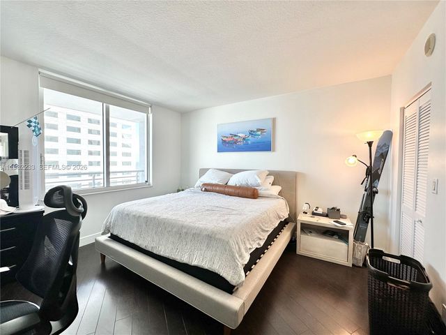 335 S Biscayne Blvd 2702, Miami, FL 33131