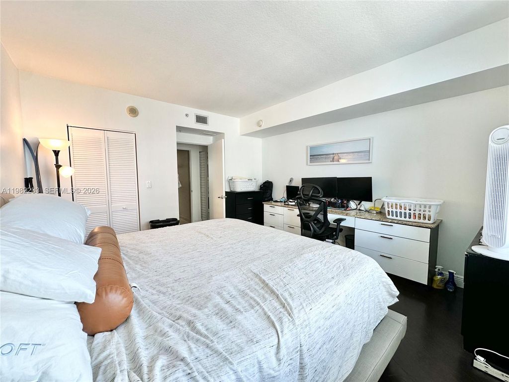 Image 10 of property listing at 335 S Biscayne Blvd 2702, Miami, FL 33131