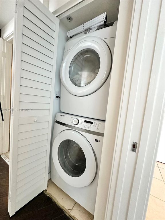 Image 13 of property listing at 335 S Biscayne Blvd 2702, Miami, FL 33131