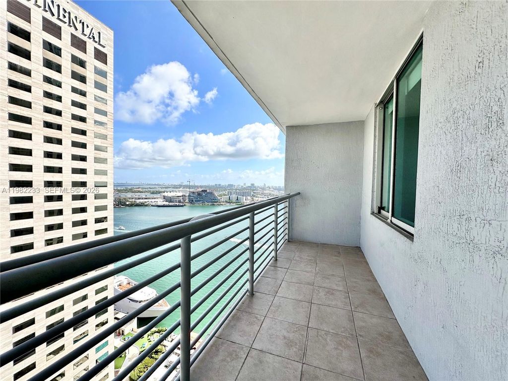 Image 14 of property listing at 335 S Biscayne Blvd 2702, Miami, FL 33131