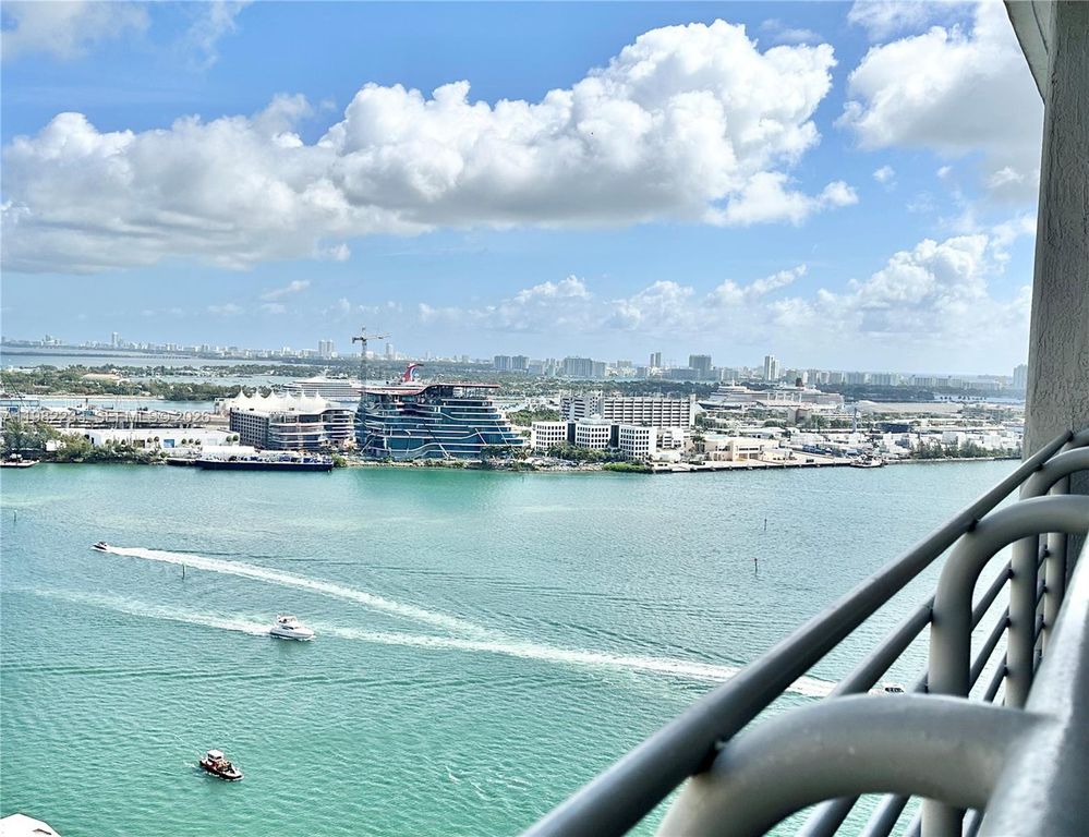 Image 17 of property listing at 335 S Biscayne Blvd 2702, Miami, FL 33131