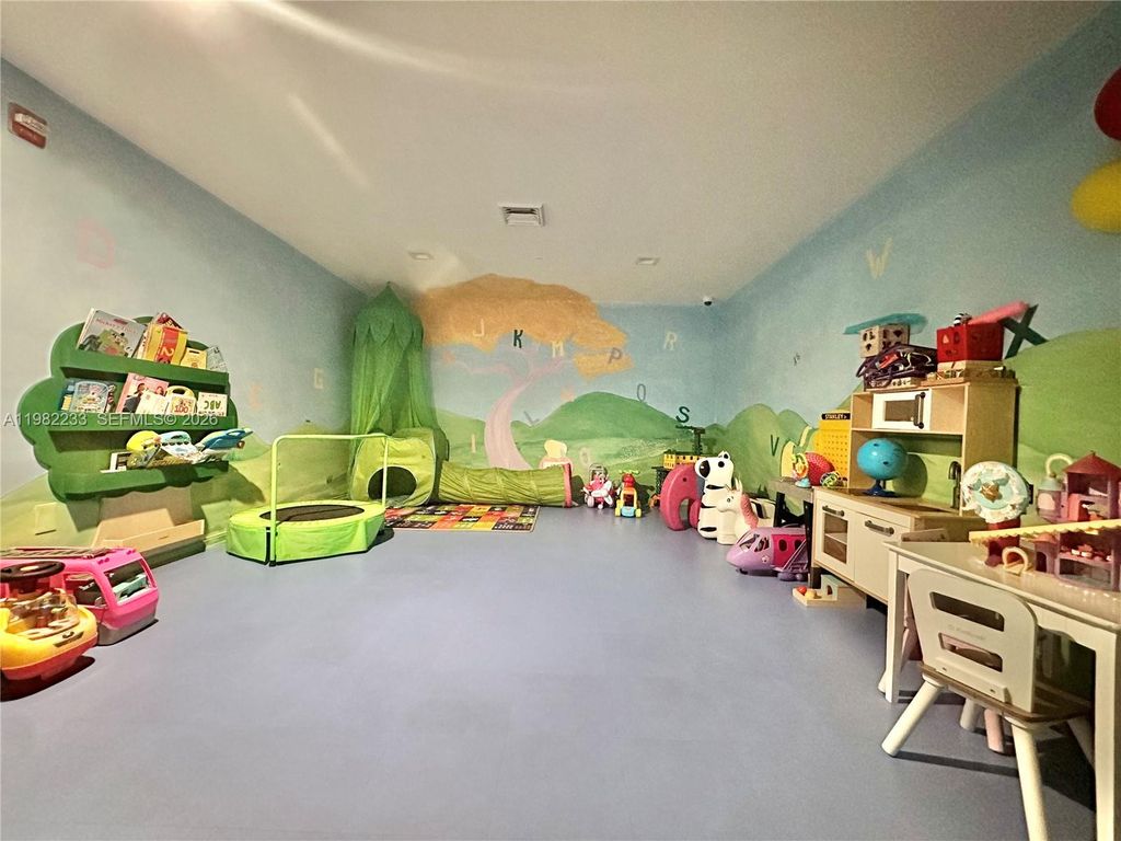 Image 26 of property listing at 335 S Biscayne Blvd 2702, Miami, FL 33131