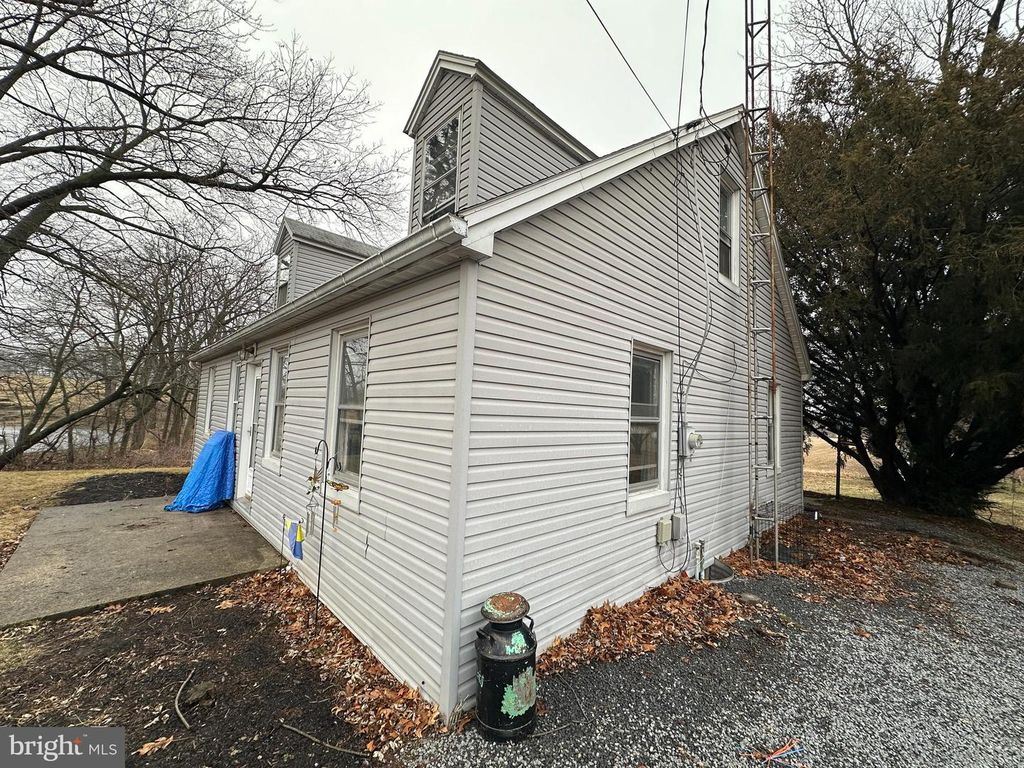 Image 4 of property listing at 4811 CHURCH ROAD, Chambersburg, PA 17202