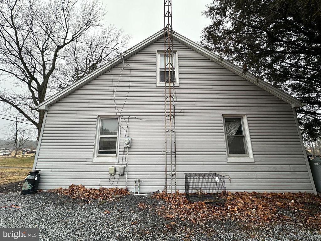 Image 5 of property listing at 4811 CHURCH ROAD, Chambersburg, PA 17202