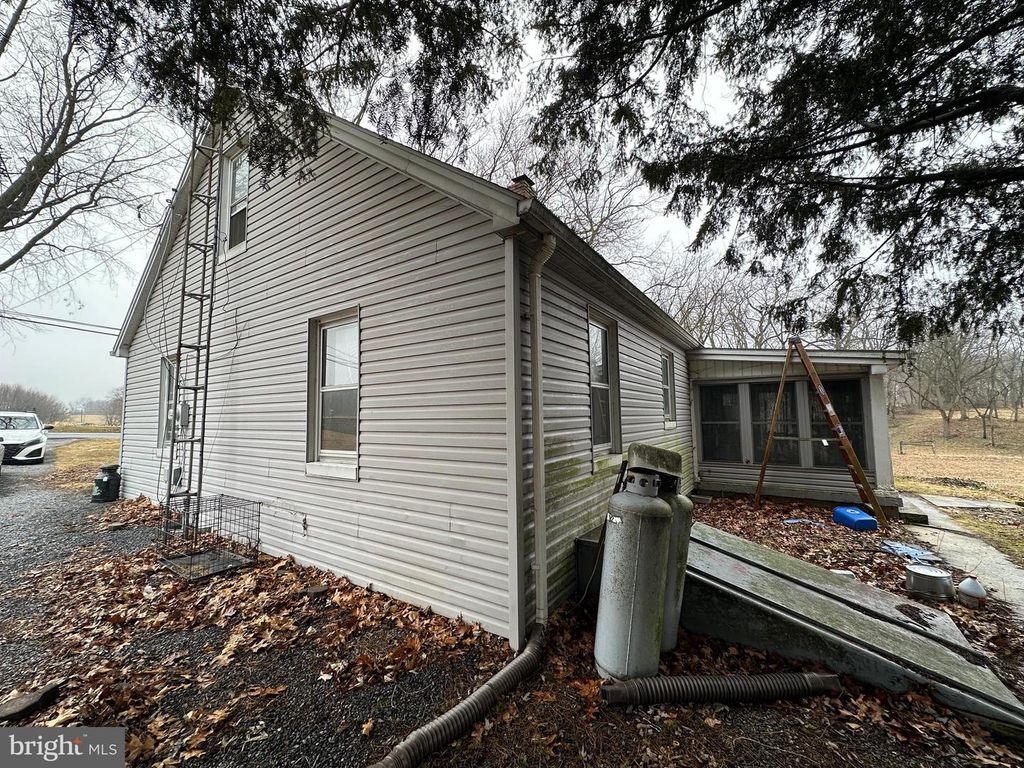 Image 6 of property listing at 4811 CHURCH ROAD, Chambersburg, PA 17202
