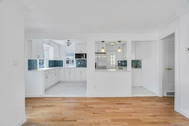 627 10th Avenue, New Hyde Park, NY 11040