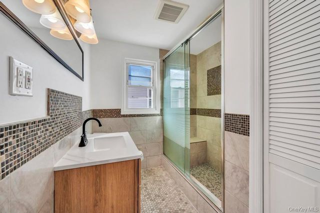 627 10th Avenue, New Hyde Park, NY 11040