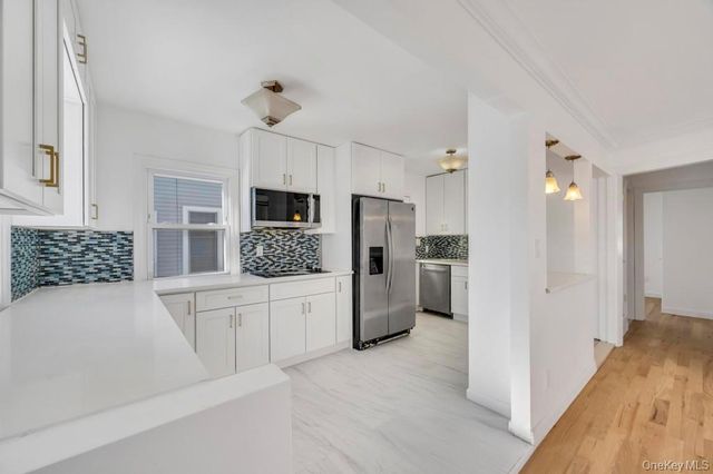 627 10th Avenue, New Hyde Park, NY 11040