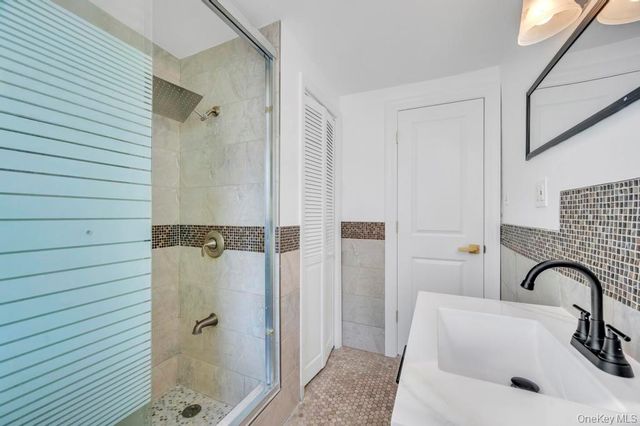 627 10th Avenue, New Hyde Park, NY 11040