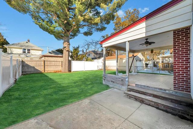 627 10th Avenue, New Hyde Park, NY 11040