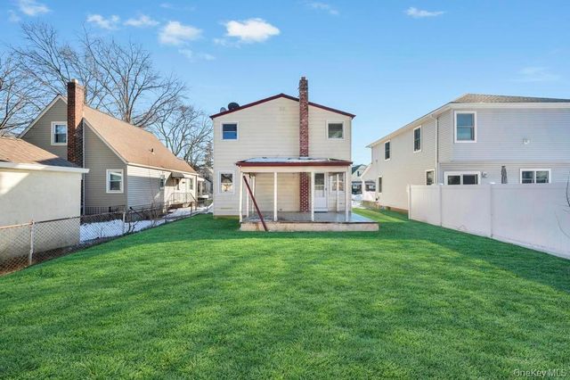 627 10th Avenue, New Hyde Park, NY 11040