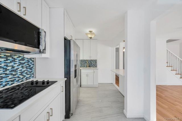 627 10th Avenue, New Hyde Park, NY 11040