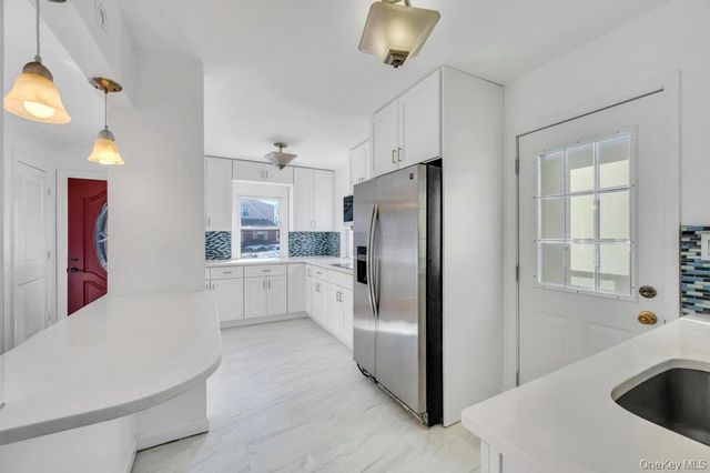 627 10th Avenue, New Hyde Park, NY 11040