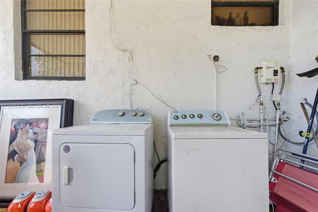 831 NW 34th Ave, Miami, FL 33125