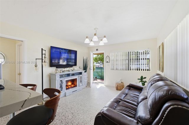 831 NW 34th Ave, Miami, FL 33125