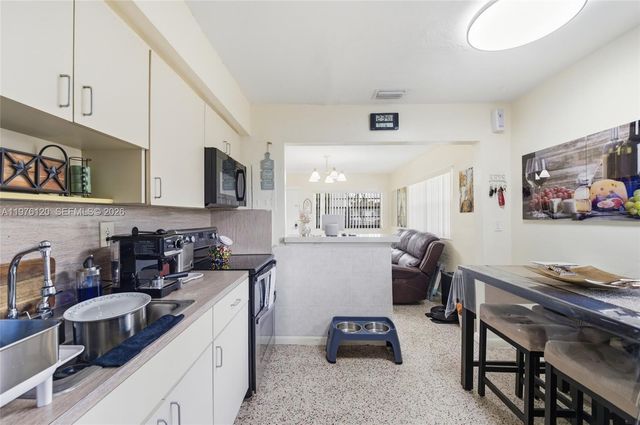 831 NW 34th Ave, Miami, FL 33125