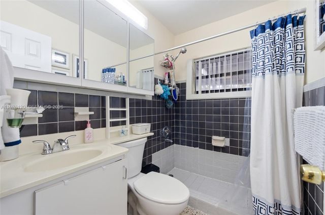 831 NW 34th Ave, Miami, FL 33125