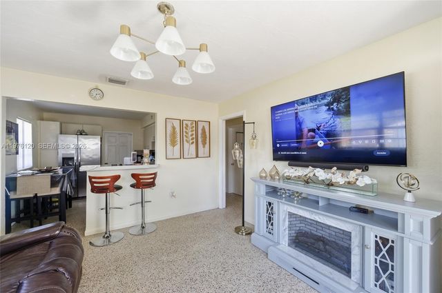 831 NW 34th Ave, Miami, FL 33125