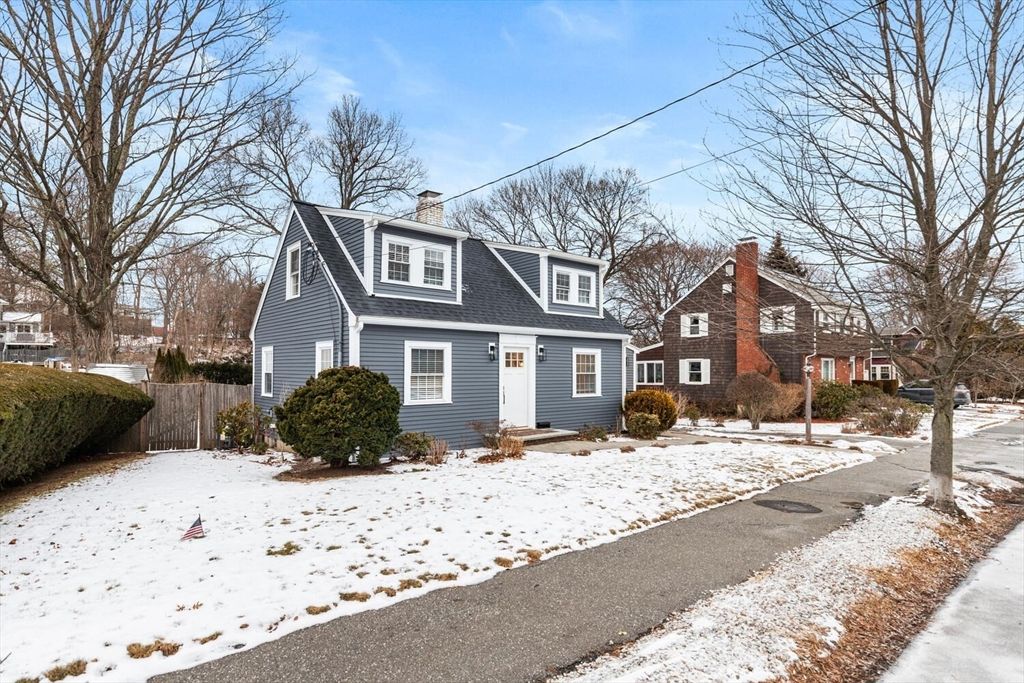 53 Perkins St, Stoneham, MA 02180