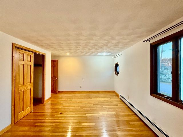 19 Keans Rd, Burlington, MA 01803